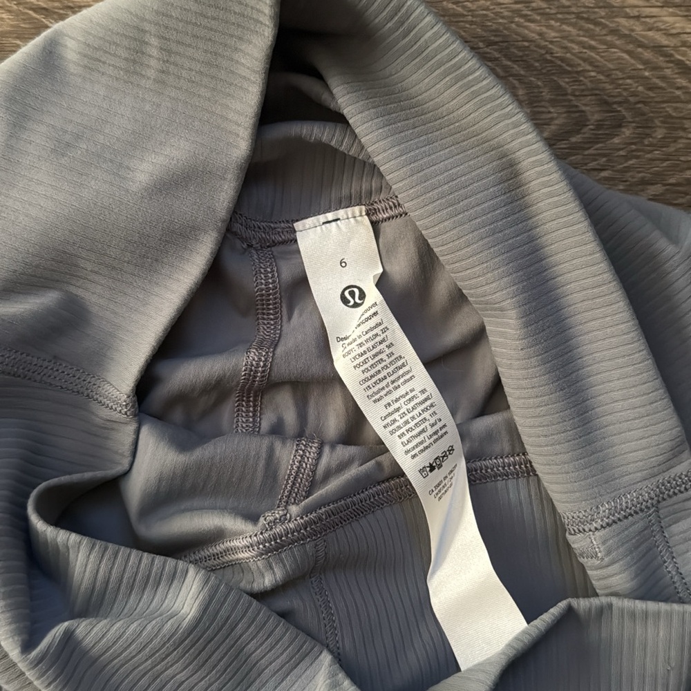 Like new Lululemon Gray High-Waisted Leggings worn once ribbed size 6 new Lulu - Picture 3 of 7